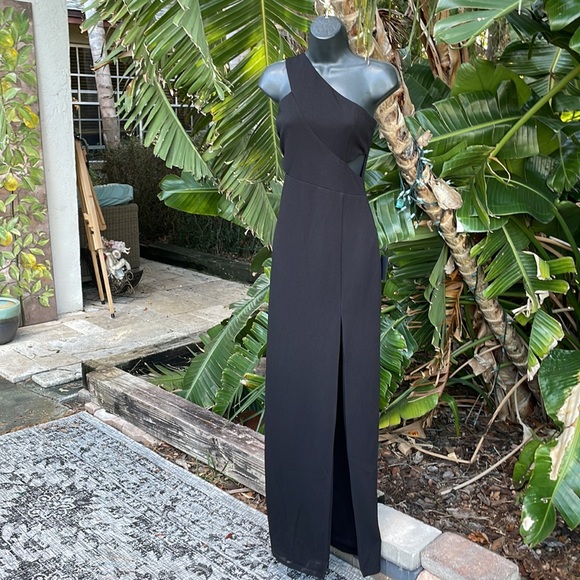 Lulus single shoulder, cut out maxi dress with a front slit - Picture 4 of 11